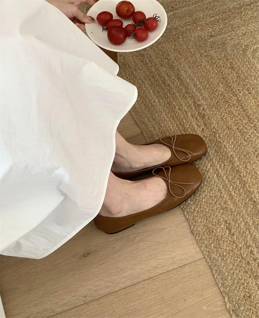 2025 New Bow Round Head Shallow Mouth Mary Jane Single Shoes Women's Patent Leather Flat Bottom Commuting One Pedal Grandma Shoes