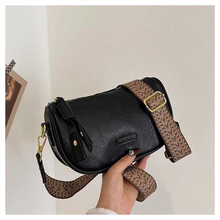 2025 New Bag Women's Broadband Shoulder Bag Casual Messenger Retro Foreign Style Hong Kong Style Underarm Small Square Bag