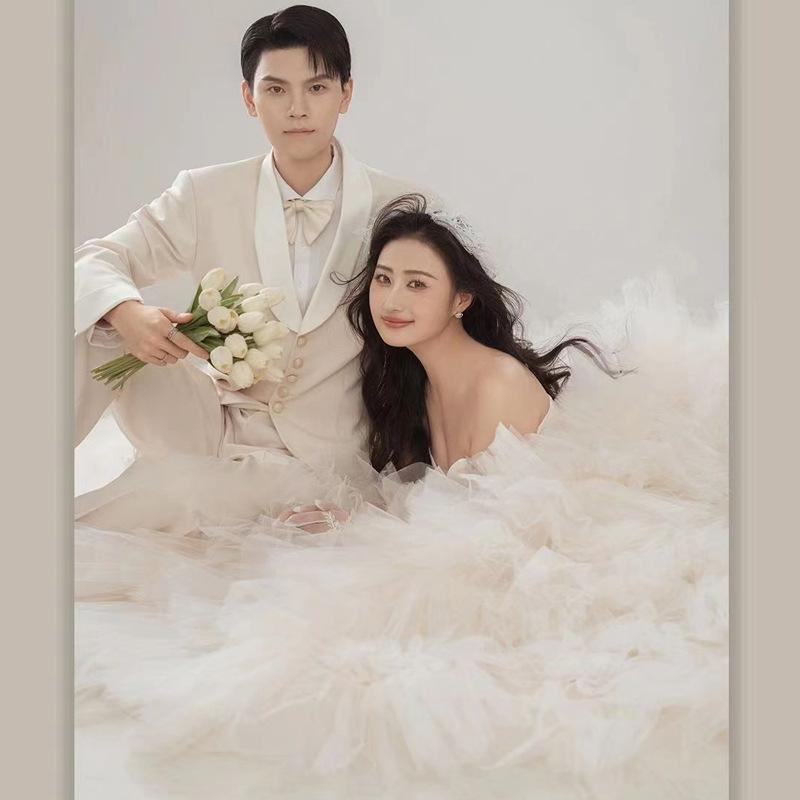 White light wedding dress 2025 spring new dress fashionable light wedding dress one-word shoulder mesh group