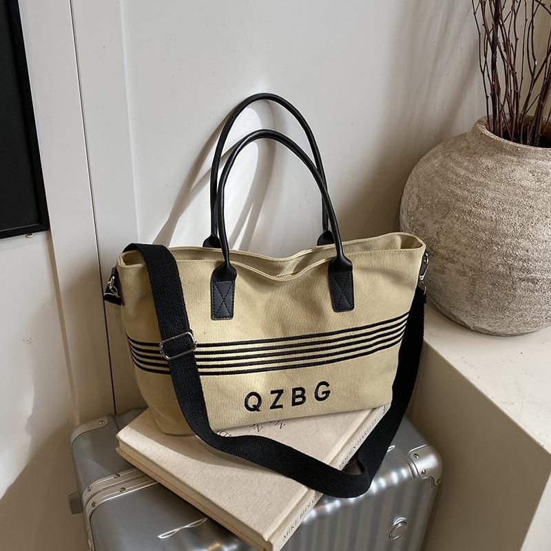 

Модная сумка 2025 осень новая нишевая холщовая большая вместительная практичная сумка-тоут простая корейская сумка через плечо хаки