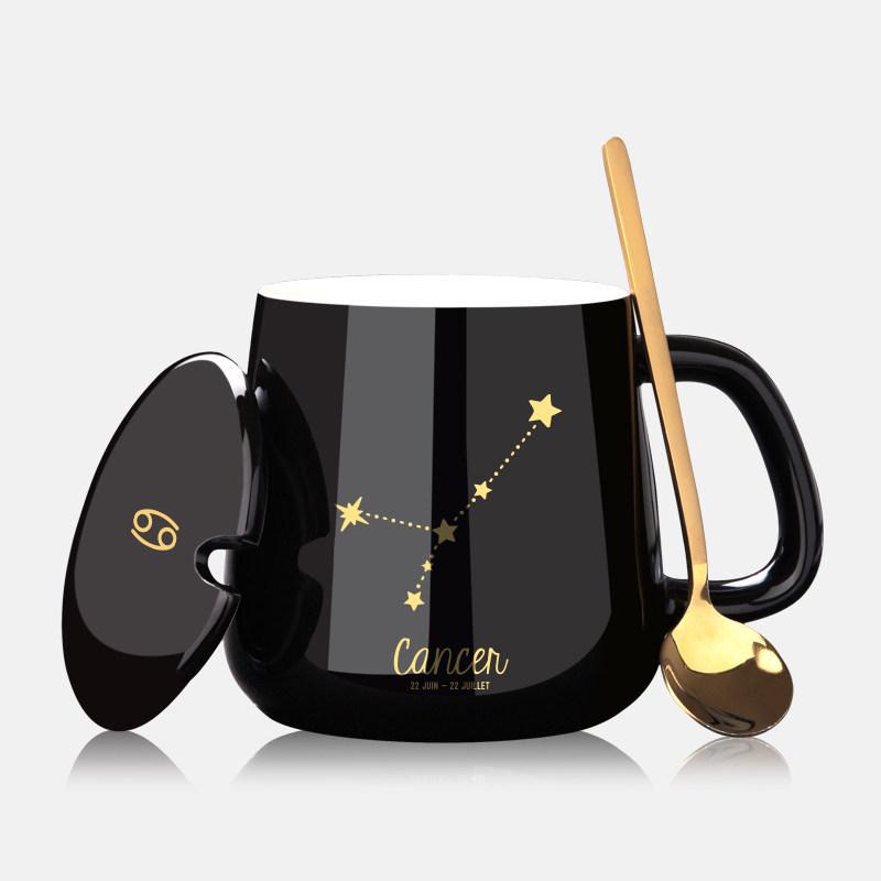 Spersonalizowany ceramiczny kubek do kawy z pokrywką i łyżeczką - Świąteczny wzór dla par