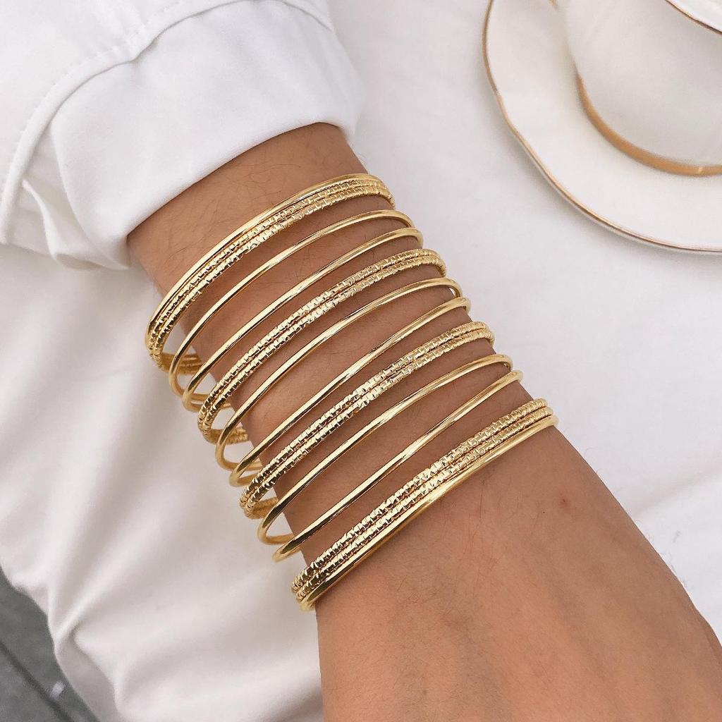 European-American Trendy Wide-Face Cuff Bracelet: Elegant, Smooth Metal, Multi-Layered, High-End Design.
