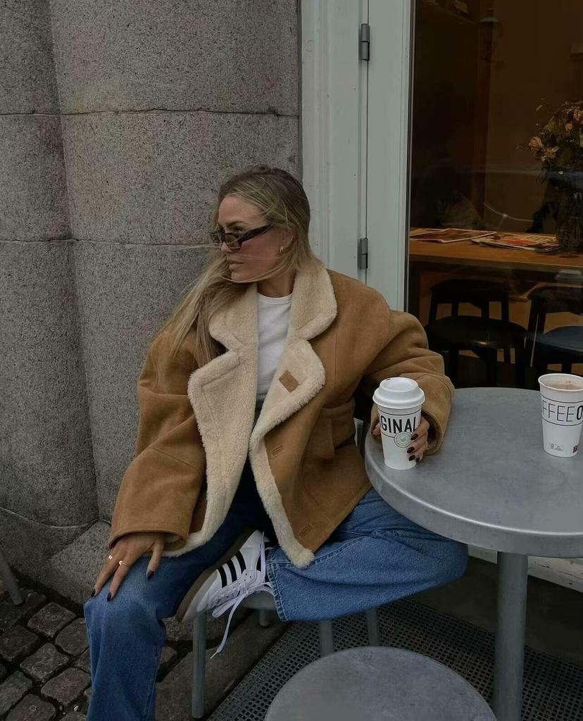 Women's Retro Lambswool Coat: Autumn/Winter 2025 Collection