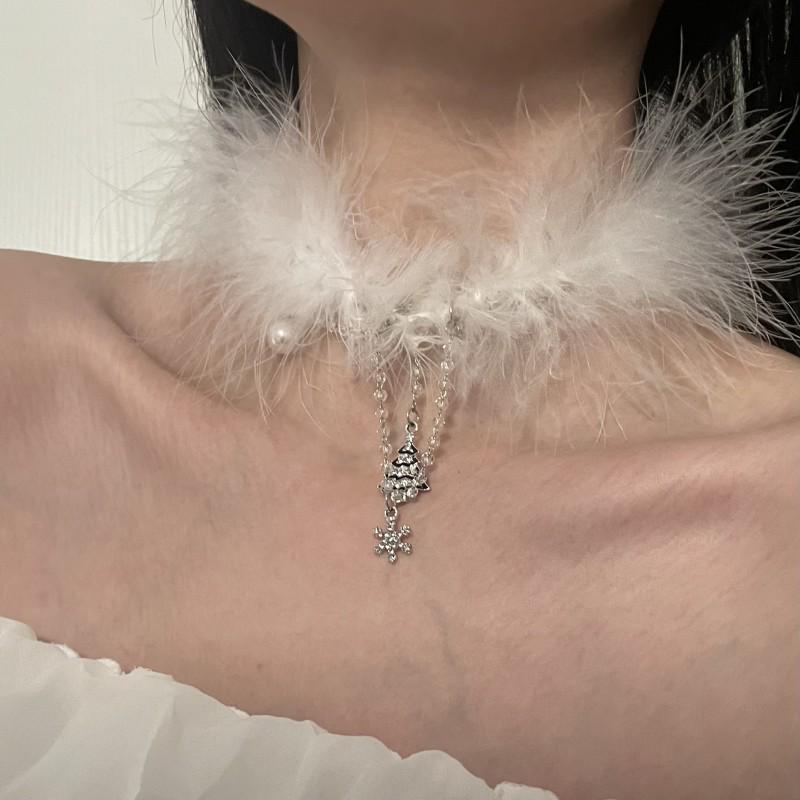 Elegant Rhinestone Snowflake Pearl Necklace