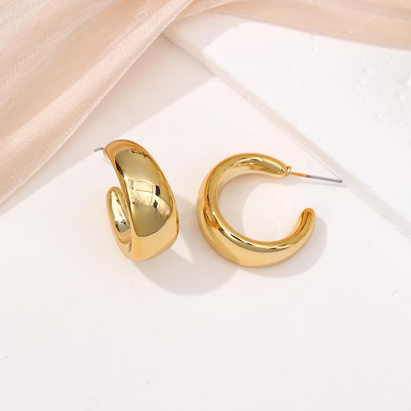 New product gold stud earrings light luxury retro geometric earrings feel fashionable and simple C-shaped gold stud earrings