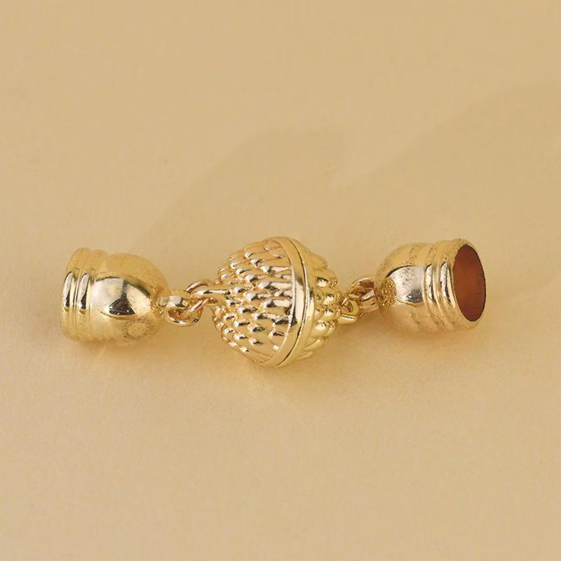 Versatile Magnetic Silk Scarf Buckle: Retro Round Design with Nail-Free High-End Feel