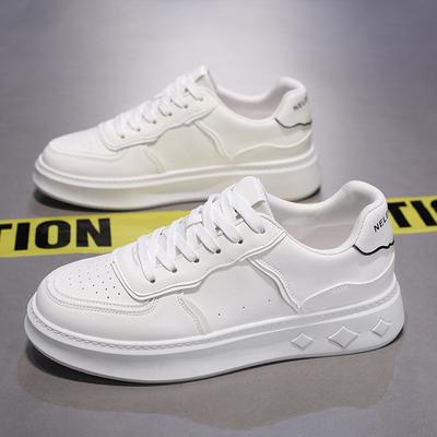 Zapatos de verano para hombre nuevos transpirables zapatos blancos pequeños estudiantes masculinos versión coreana modernos versátiles zapatos deportivos de plataforma zapatos casuales de lona