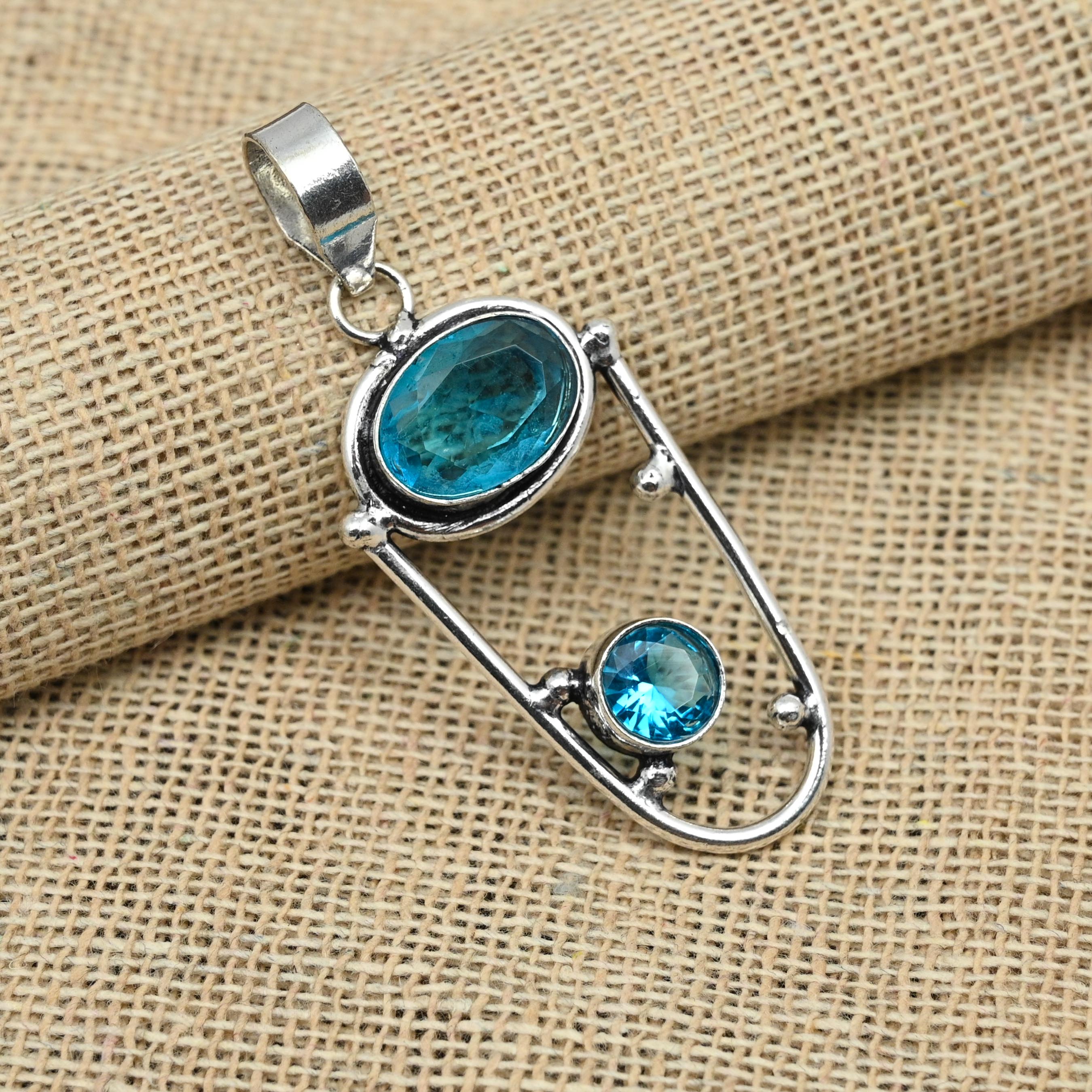 

Голубой топаз, драгоценный камень, стерлинговое серебро 925 пробы, замечательные подвесные украшения ручной работы 2.16 Inches синий