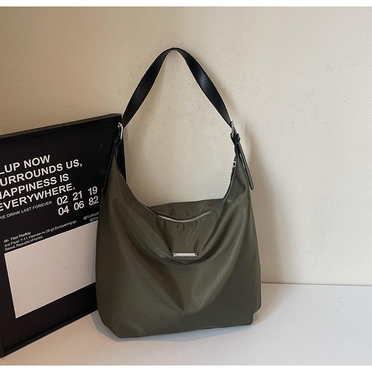 Korean Version of Foreign Style 2025 Leisure Bag, New Large-capacity Oxford Buttot Bag, Female Student Commuting Shoulder Oblique Span Bag
