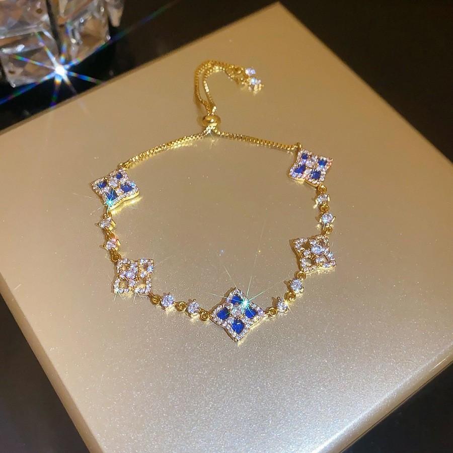 French Zircon Flower Pendant Bracelet With Diamond Setting For Womens Fashion Accessory
