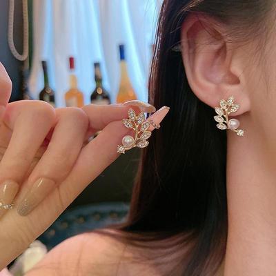 Orecchini Piuma Perla Argento S925: Design Lussuoso, Versatile, con Diamanti per Donne
