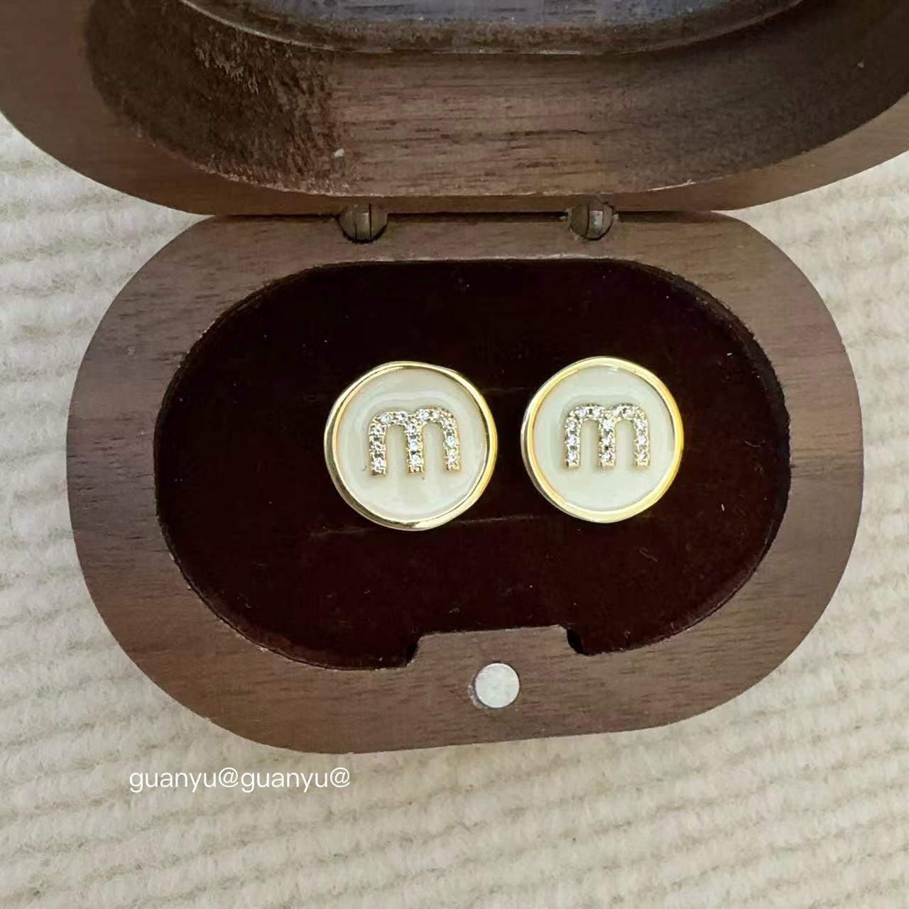 

Fresh Zircon Drip Oil Round Stud Earrings for Women – Light Luxury, Versatile Fashion Style