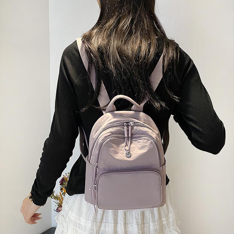 Simple and stylish backpack, high-end sense niche women's outdoor travel commuter small bag
