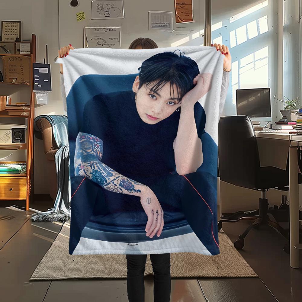 1pz Coperta in Flanella con Stampa di Jeon Jeongguk, Alta Qualità per Tutte le Stagioni, Decorazione per la Casa, Calore e Comfort, Perfetta per Regali di Natale