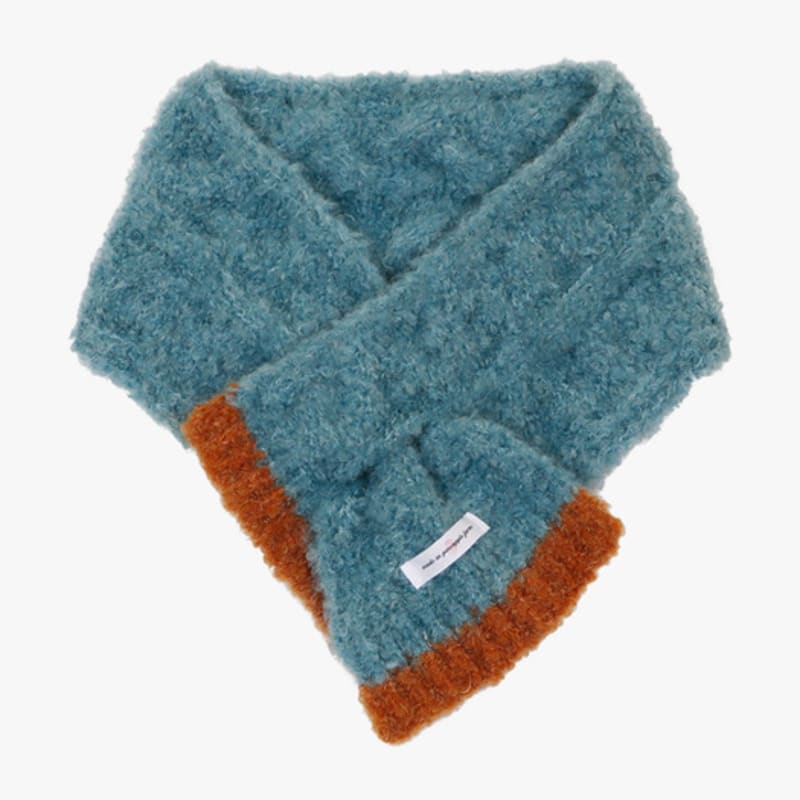 PINK PINEAPPLE COLORED FLUFFY MUFFLER_BLUE