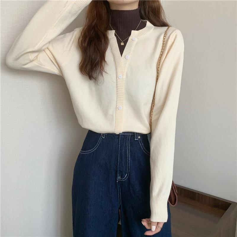 Women's Color-Block Patchwork Long-Sleeve T-Shirt, Stylish Fake Two-Piece Base Layer for Spring and Autumn.