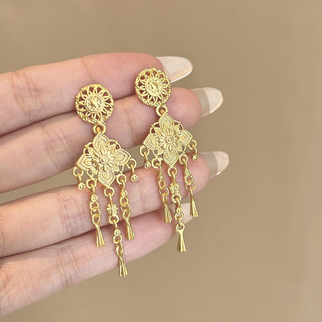 Traditional Chinese style retro earrings, fashionable and simple earrings, unique and refined earrings for women