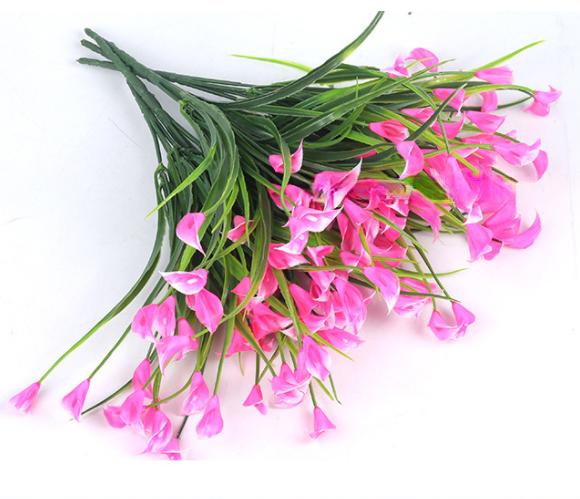 Small Bouquet of Artificial Calla Lilies | Plastic Artificial Flowers | Fresh-Looking Floral Decor for the Dining Table