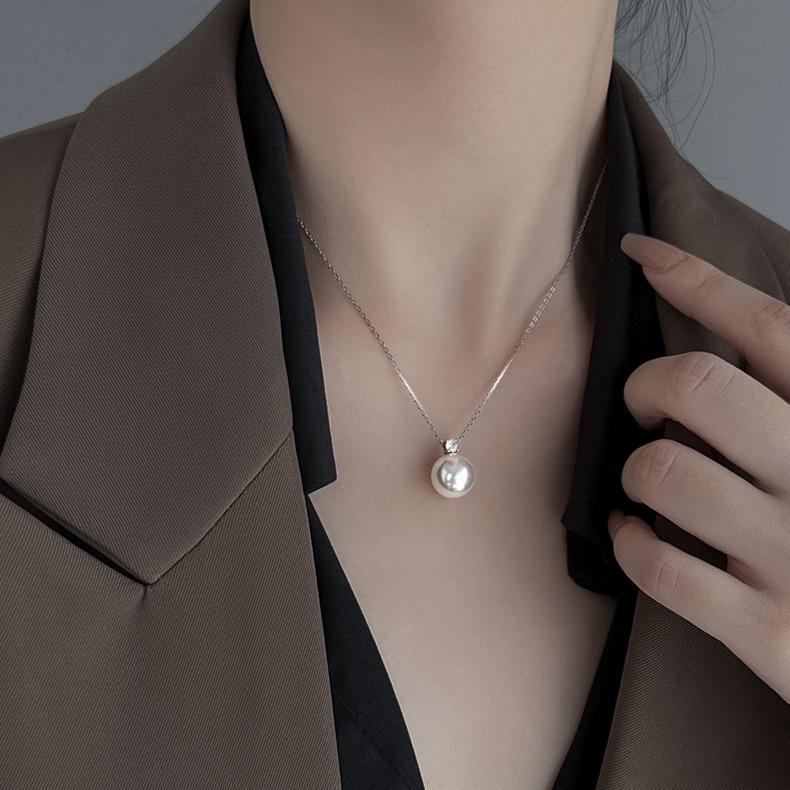 Princess Dai Women's Light Luxury Pearl Necklace with Elegant Design, 10MM Pendant.