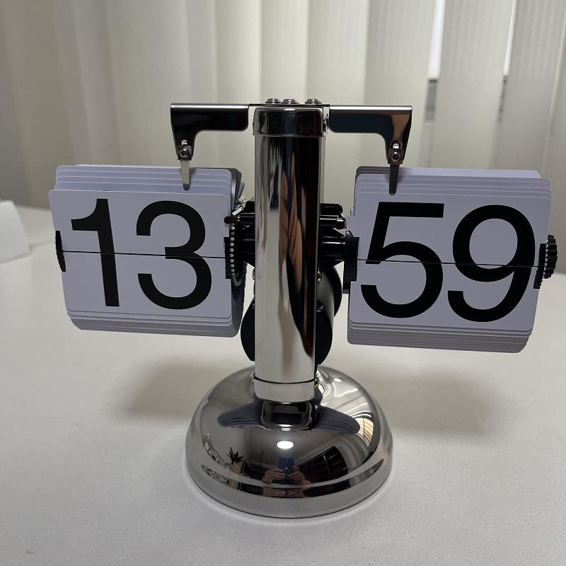 European Retro Mechanical Flip Clock - Desktop Ornament for Living Room