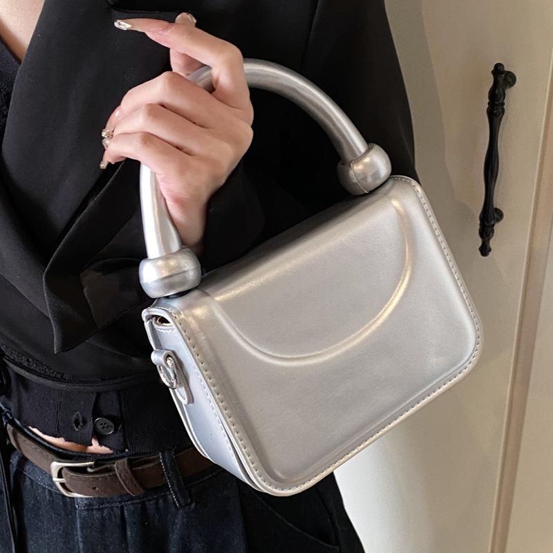 High-end niche bag women's spring and summer 2025 new fashion casual messenger bag Korean version women's portable small square bag