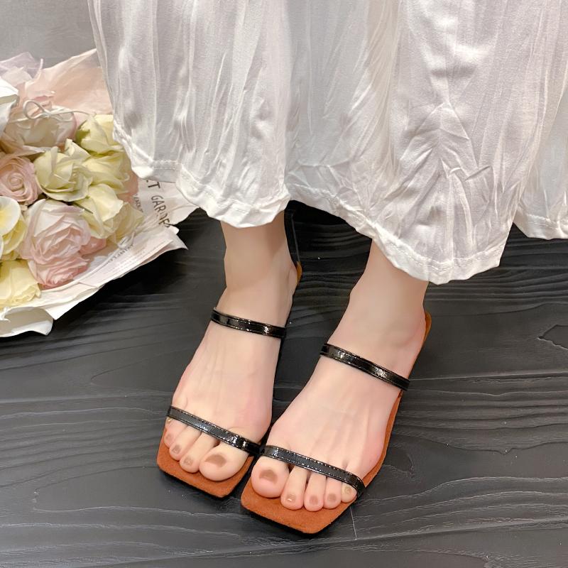 

Модные женские шлепанцы с новым летним стилем, квадратный носок, лакированная кожа, противоскользящие, износостойкие, простые сандалии 40 чёрный