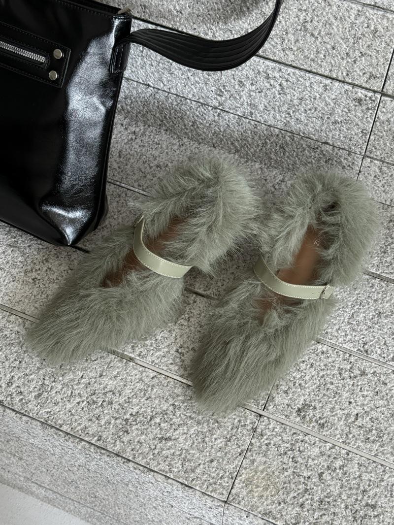 

Retro single shoes pointed tip shallow mouth women s shoes 2025 spring new comfortable versatile fluffy shoes low heel French ladyshoes 40