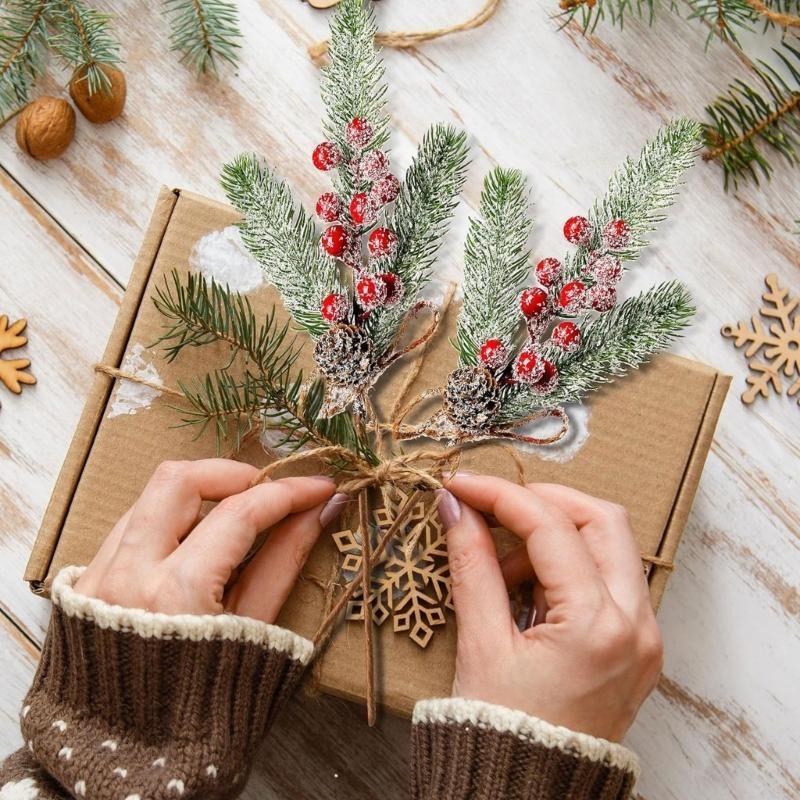 Small Christmas Tree Festive Tabletop Decoration with Natural Pine Cones and Decorations Ornament X3UC