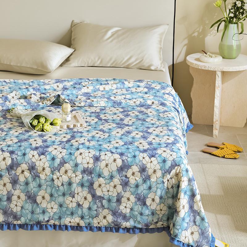 

Korean Floral Print Summer Quilt with Lace Luxury Cozy Air-Conditioned Quilt for Dorm Super Soft Cool Comforter for Hot Flashes 150x200cm Only quilt