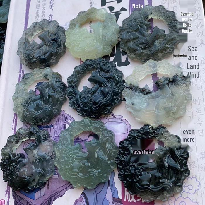 Natürlicher Jade-Anhänger mit neun Schwänzen - Xiuyan Tuschemalerei geschnitztes Jade-Accessoire