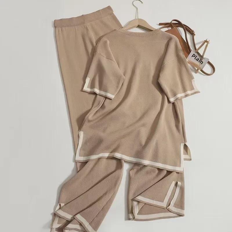 Dvoudílná sada: Svetr s krátkým rukávem v kontrastní barvě a kalhoty s vysokým pasem a širokými nohavicemi