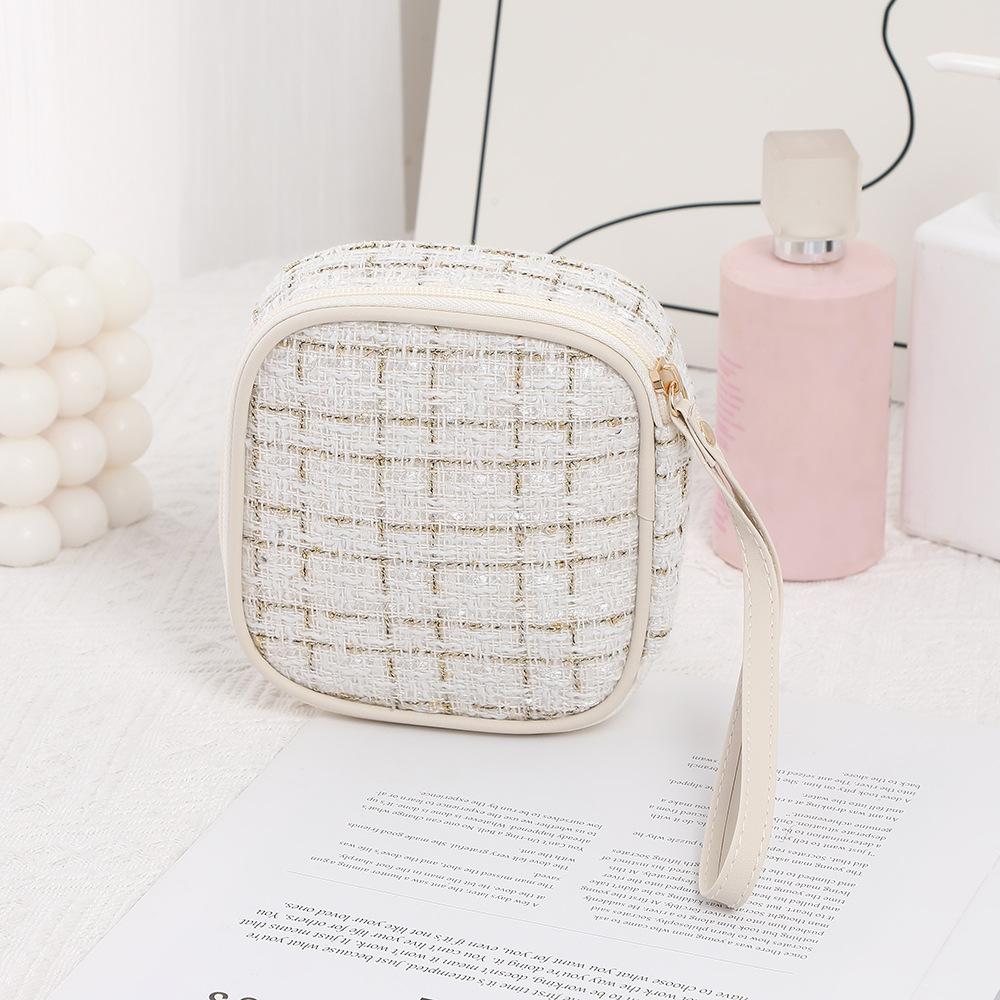 New High-end Gold Wire Women's Portable Makeup Bag with High Appearance and Large Capacity for Easy Storage,Travel Essentials
