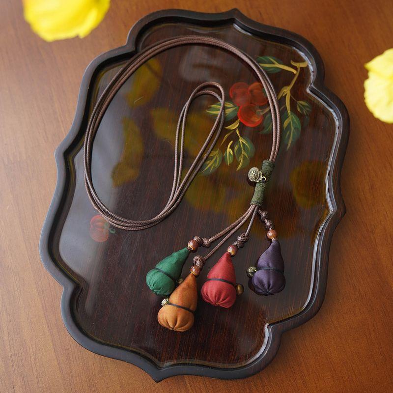 

Тыква Ожерелье Ненаследие Ароматное Облако Пряжа Шелк Китайский Стиль Традиционный Подвеска для Машины Изысканная Витрина Элегантные Изысканные Маленькие Украшения Four-color gourd necklace