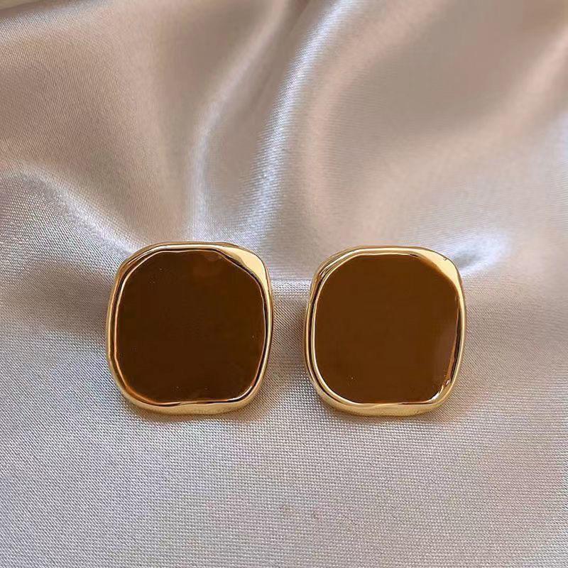 Amber Coffee French Retro Luxury Earrings - Women's Elegant Studs with Niche Design