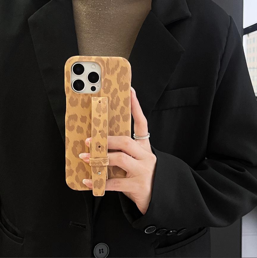 

Leopard Print Wrist Strap for Apple iPhone Case: 5 Colors for 13, 14, 15 Pro, 16 Pro Max 17 оранжевый