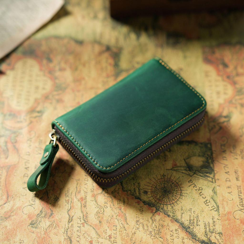 Crazy Horse Leather Car Key Holder with Zipper and Hook - Portable, Anti-Lost, Top Layer Cowhide.