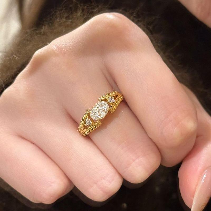 Classic Diamond Studded Ice Flower Oval Gem Ring New In Light Luxury Exquisite and Beautiful Rings for Women Wedding Jewelry