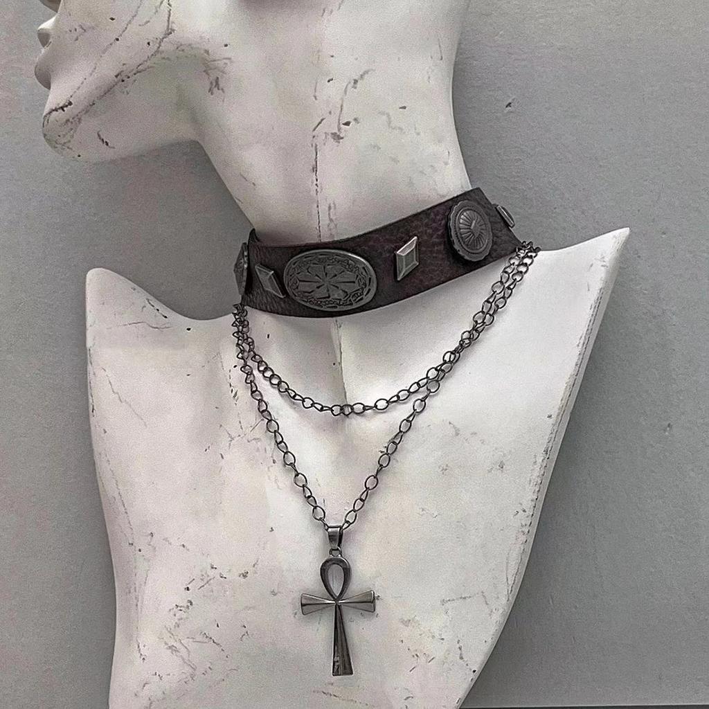 Punk Gothic Maillard Style Crystal Bead Chain Necklace for Woman Animal Horror Black Bat Cross Jewelry Gift Witch Choker Gift