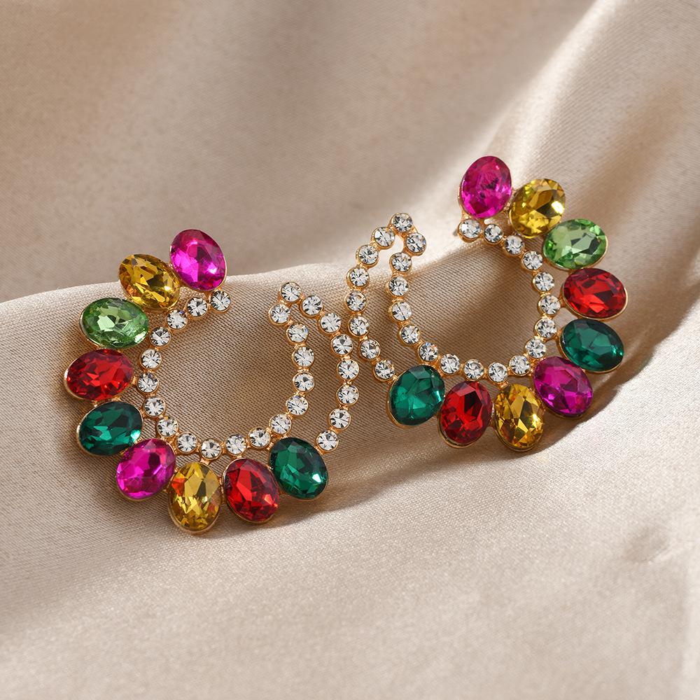 Vibrant Zircon Leaf Pendant Earrings for Women: Trendy, Individualistic & Versatile Accessories
