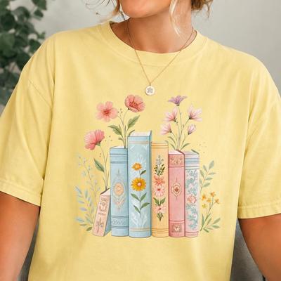 T-shirt Comfort Colors Vintage Floreale Libri, T-shirt per Amanti dei Libri, T-shirt per Lettori Accoglienti, T-shirt Cottagecore da Lettore, T-shirt Retrò Biblioteca, Regalo T-shirt per Amanti della Lettura