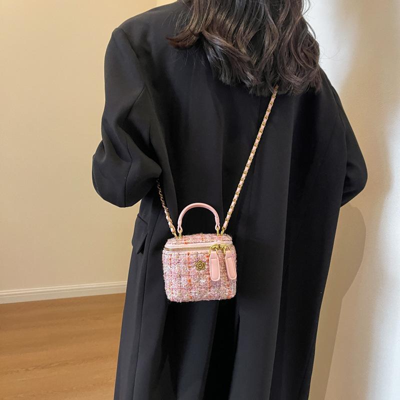 Woolen bag women's autumn and winter 2025 new fashion shoulder messenger bag niche design high-end portable box bag