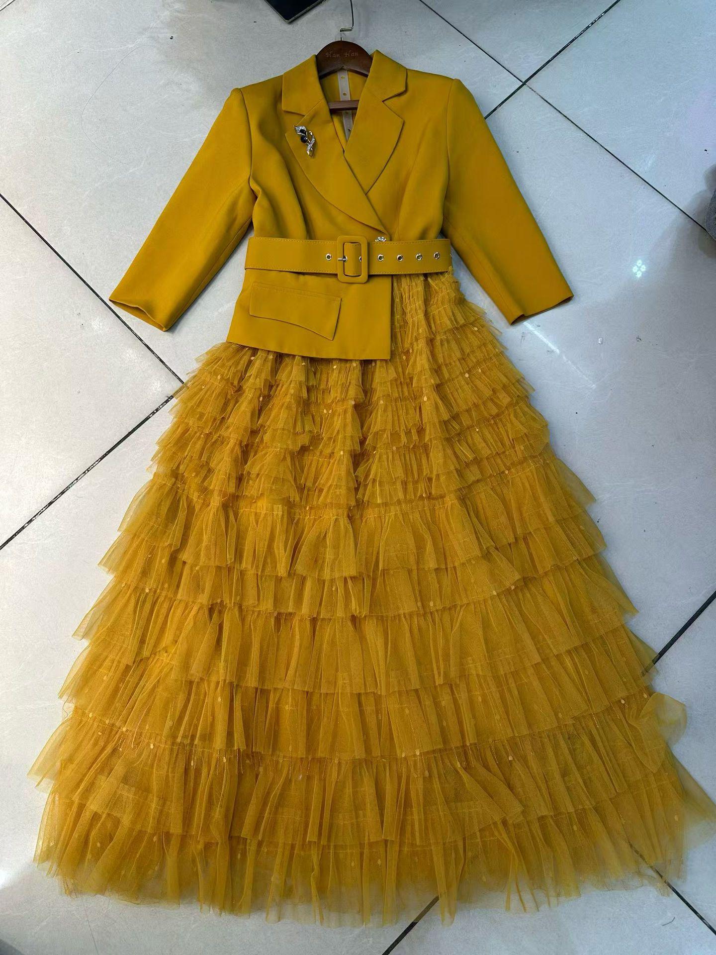 

Chic Mesh-Pleated Suit Dress with Puff Sleeves & Waist-Cinching Lace-Up S жёлтый