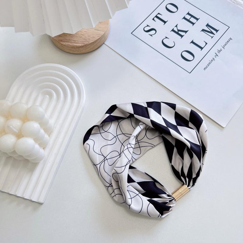 Korean Style New Fahion Silk Scarf Pearl Necklace Decoration Printed All-Matching Vintage Scarf Professional Lady Small Scarf