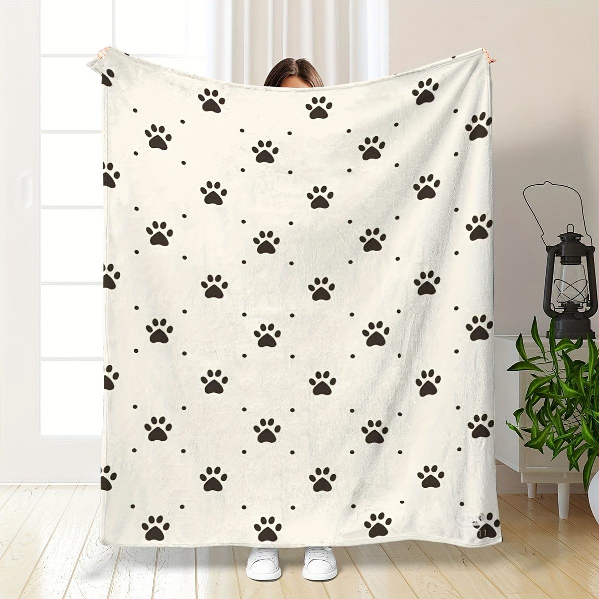 

Cozy Flannel Dog Paw Print Blanket with Black Paw Prints and Polka Dots, Perfect for All Seasons-The Perfect Gift for Pet Lovers 100x150cm