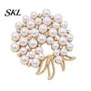 Sweater Brooch Pin Faux Pearl Rhinestone Flower Brooch, Retro Lapel for Wedding Party Bridal Shower, Women Girls Clothing Jewelry Accessories