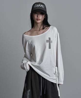Aejeuyua Cross Line Off-Shoulder T-Shirt White