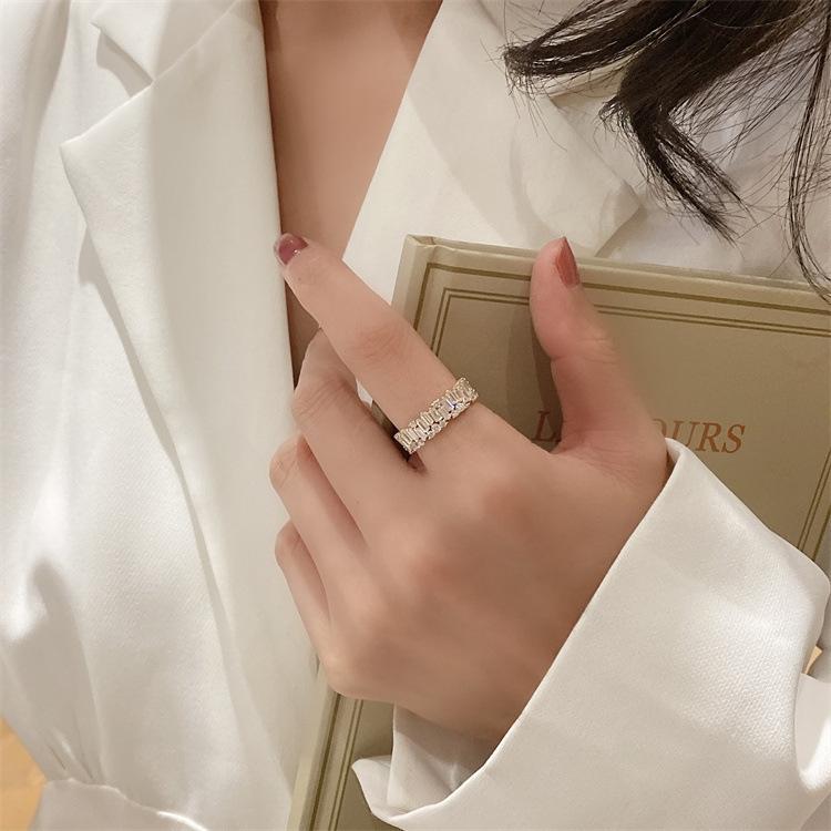 And Versatile Fashionable Copper Ring With Glittering Zircon Stones For Women Trendy