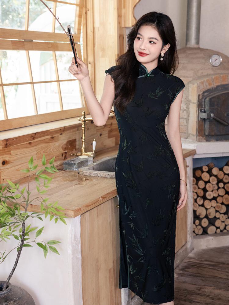 Bei Zhi Yun Černé Retro Bez rukávů Halter Cheongsam - Aktualizovaná Edice Podzim 2025