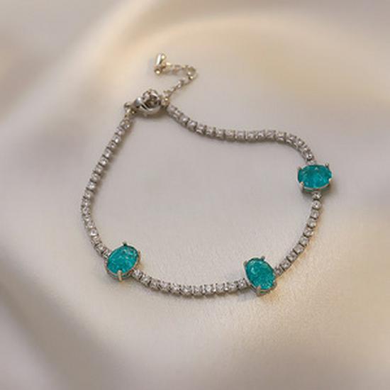 Französisches Armband mit eingelegten Diamanten und runder Schnalle - Retro-Hofstil, Luxuriöses Herbst-/Winterarmband