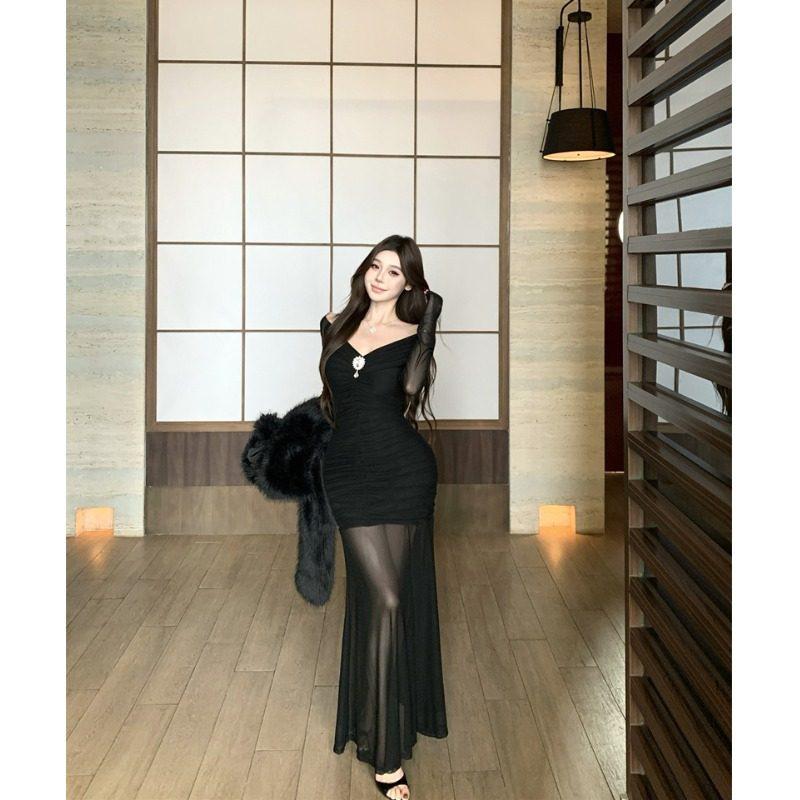 Elegant Mature Women's One-Shoulder Mesh Long-Sleeve Slim Fit Formal Dress 2026
